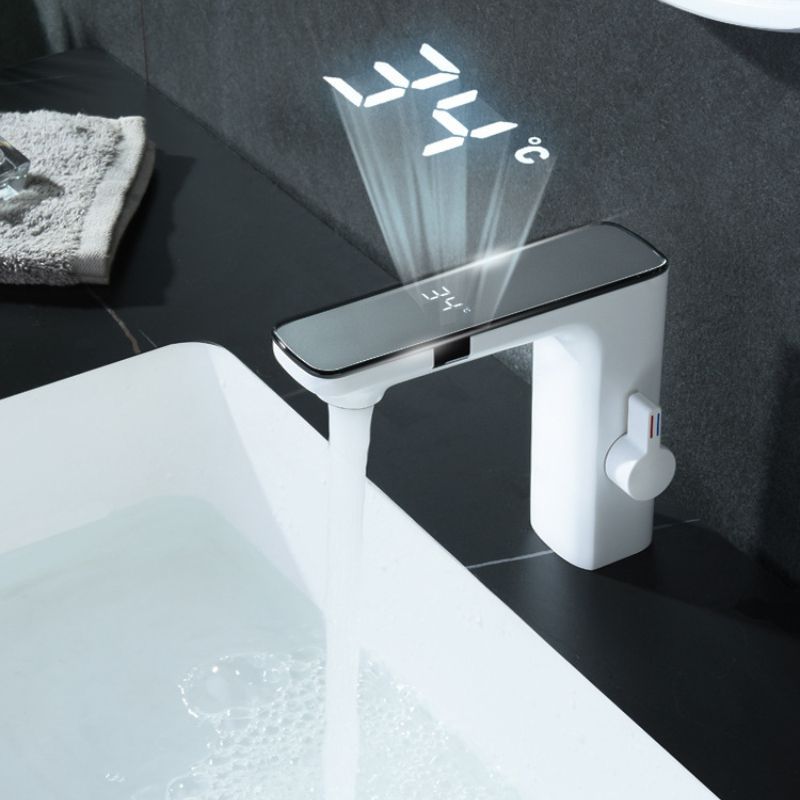 mitigeur lavabo blanc affichage numérique